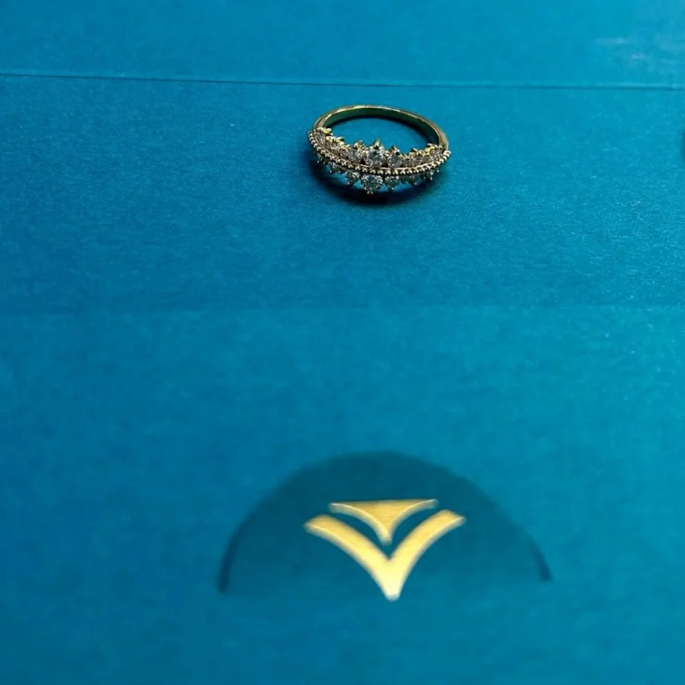 Brilliant Cut Diamond Wedding band in approximately 0.85 tcw. In 14 kt gold plat - Picture 9 of 13